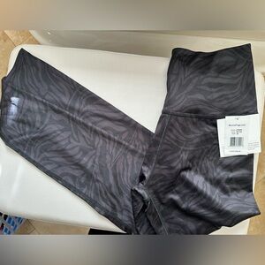 Beyond Yoga Charcoal Zebra Pattern Leggings Medium NWT